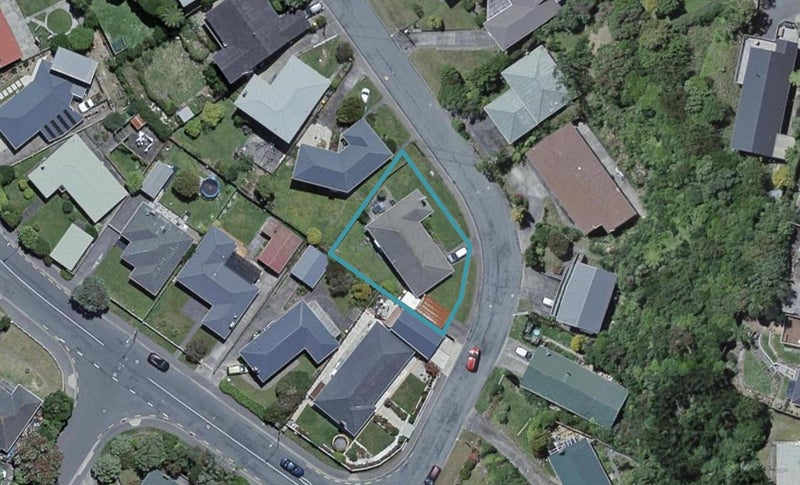 1 Longcroft Terrace, Newlands, Wellington - Carousel 1