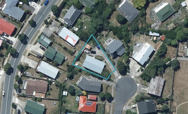 19 Limerick Grove, Ascot Park, Porirua - Carousel 1