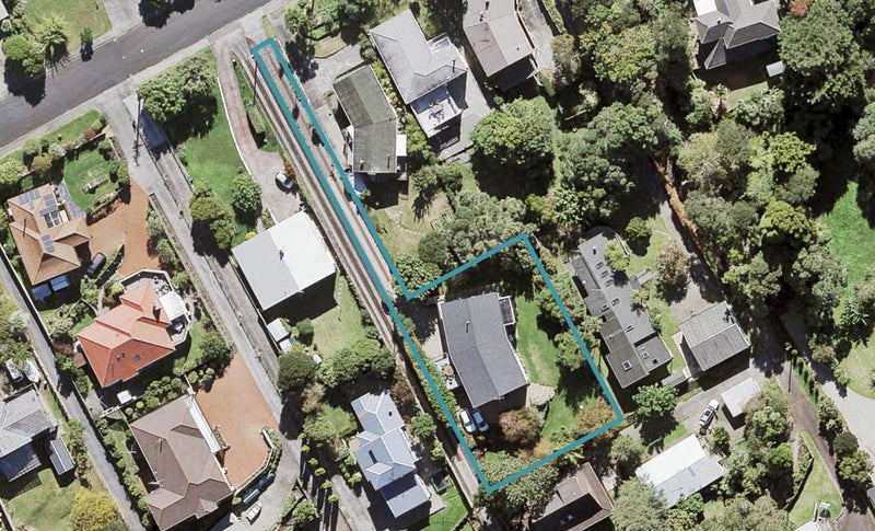 140 Cliff View Drive, Green Bay, Auckland - Carousel 1