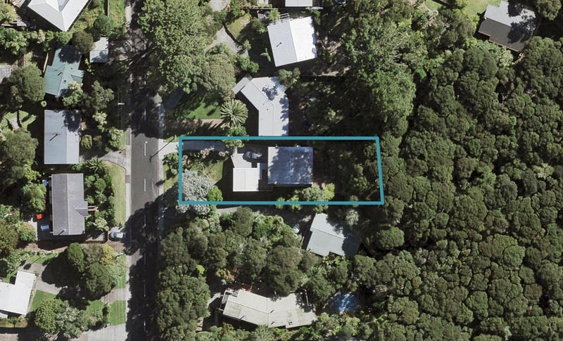 51 Woodfern Crescent, Titirangi, Auckland - Carousel 1