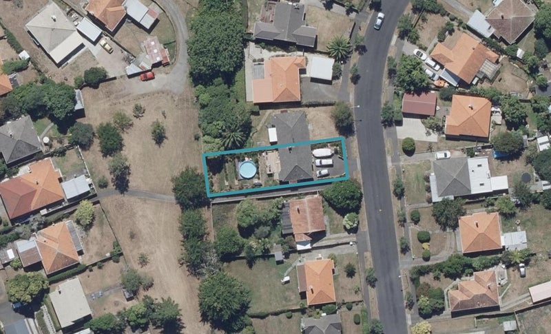 19 Bledisloe Terrace, Hamilton East, Hamilton - Carousel 1