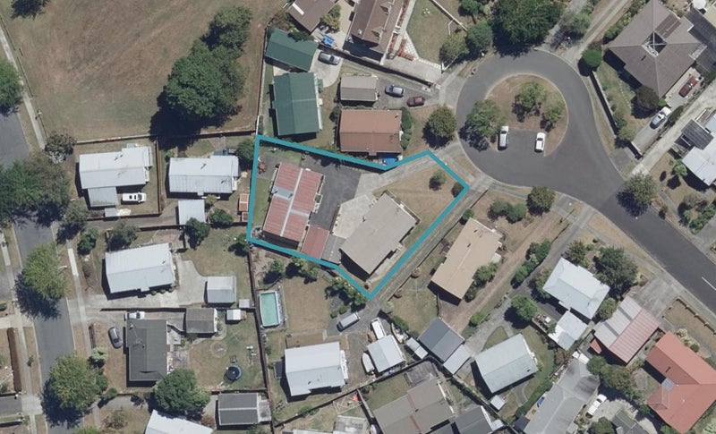 9B Emma Place, Pukete, Hamilton - Carousel 1