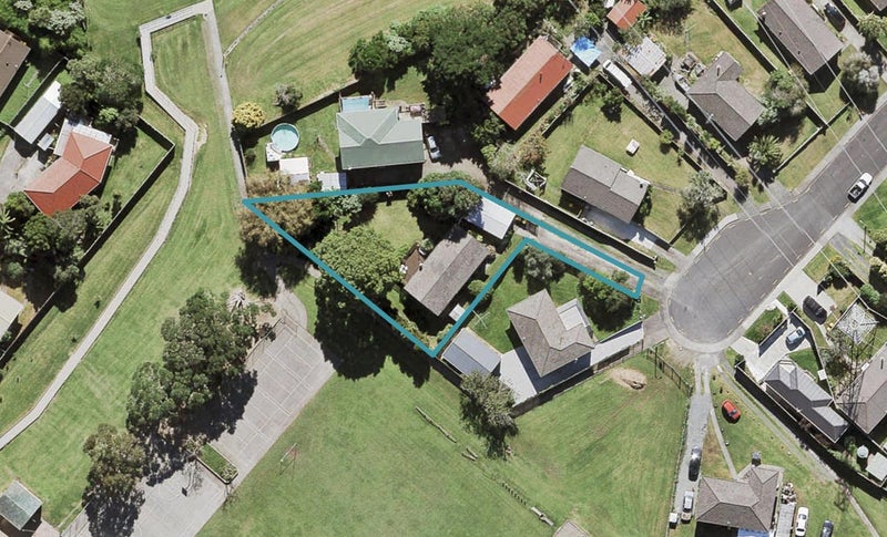 27 Doone Place, Massey, Auckland - Carousel 1