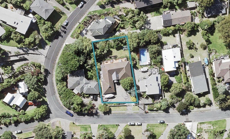 51 Beulah Avenue, Rothesay Bay, Auckland - Carousel 1
