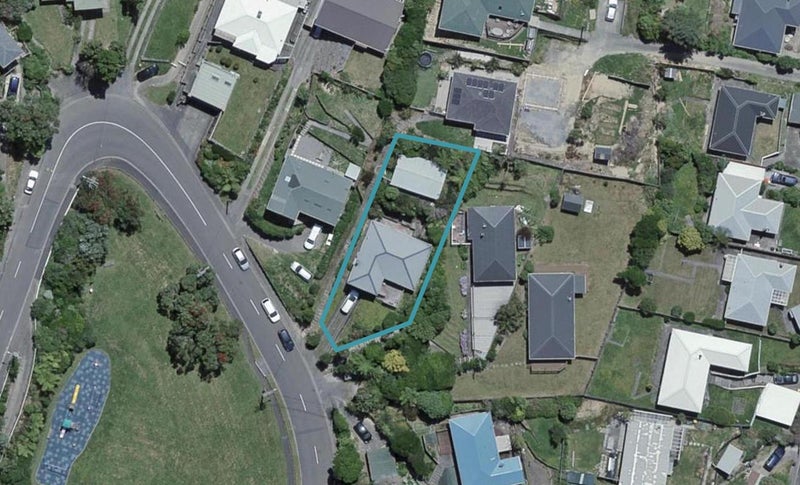 39 Salford Street, Newlands, Wellington - Carousel 1
