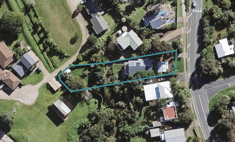 16 Miami Avenue, Surfdale, Waiheke Island - Carousel 1