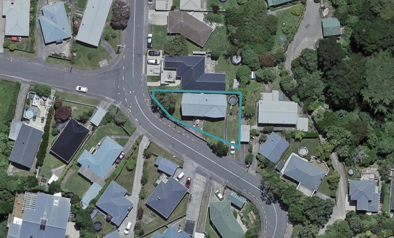 6 Beazley Avenue, Paparangi, Wellington - Carousel 1