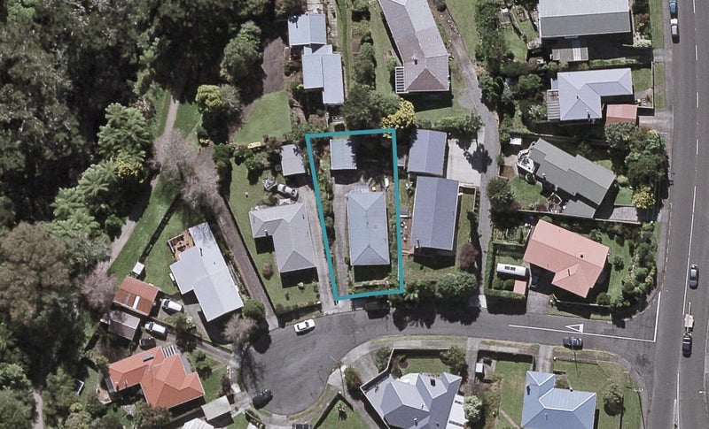 6 Kendal Place, Merrilands, New Plymouth - Carousel 1
