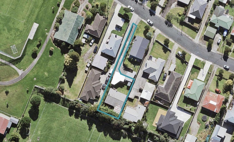 14 Albert Road, Kelston, Auckland - Carousel 1