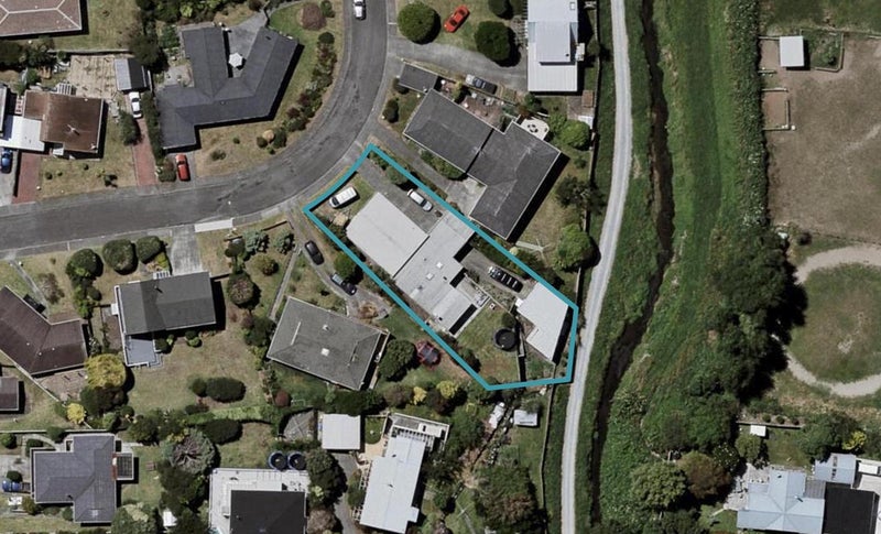 8 Pohutukawa Crescent, Raumati Beach, Paraparaumu - Carousel 1
