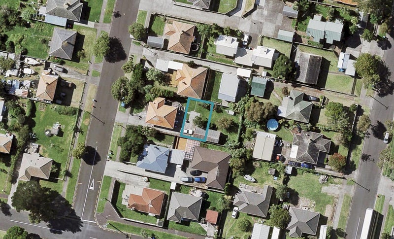 24C Kawiti Avenue, Point England, Auckland - Carousel 1