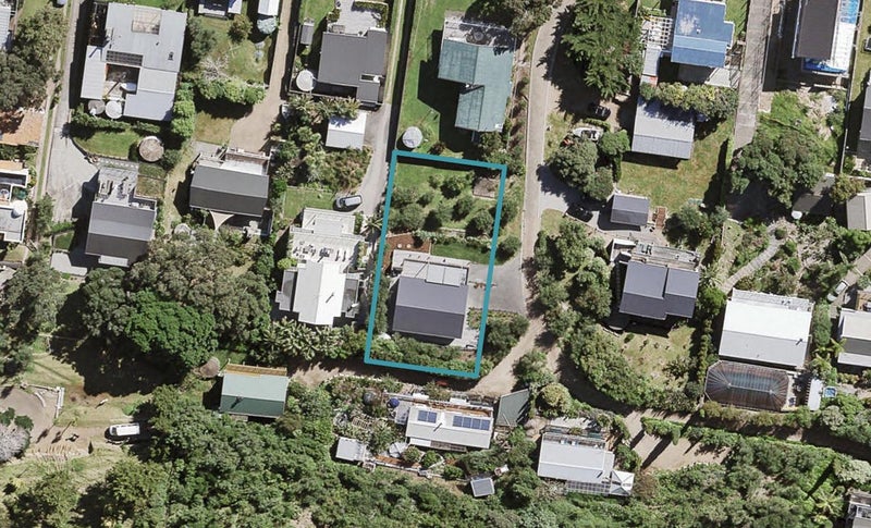 2 Sixth Avenue, Onetangi, Waiheke Island - Carousel 1