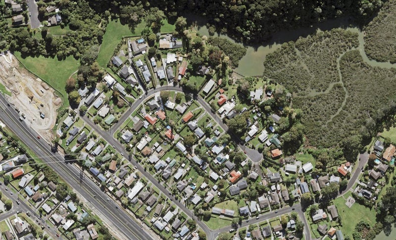 15B Lowtherhurst Road, Massey, Auckland - Carousel 1