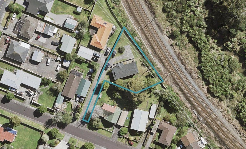 8 Benita Place, Sunnyvale, Auckland - Carousel 1