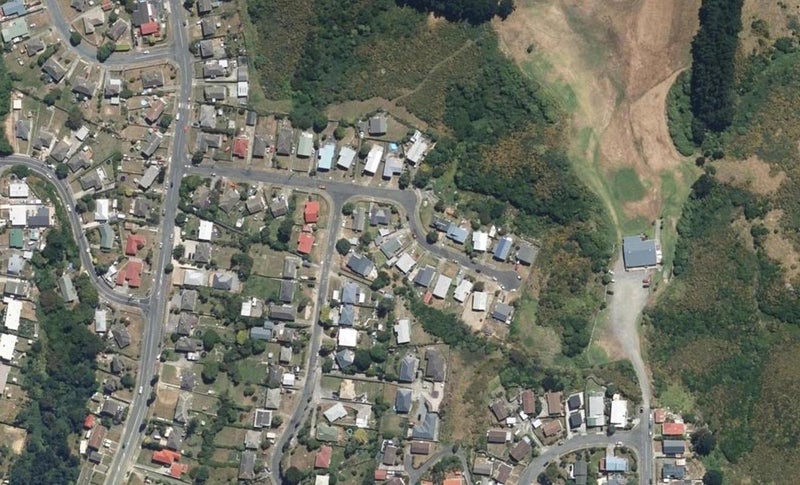 2 Keith Hart Grove, Titahi Bay, Porirua - Carousel 1