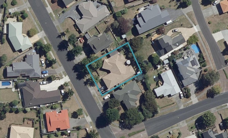 235 Grandview Road, Western Heights, Hamilton - Carousel 1