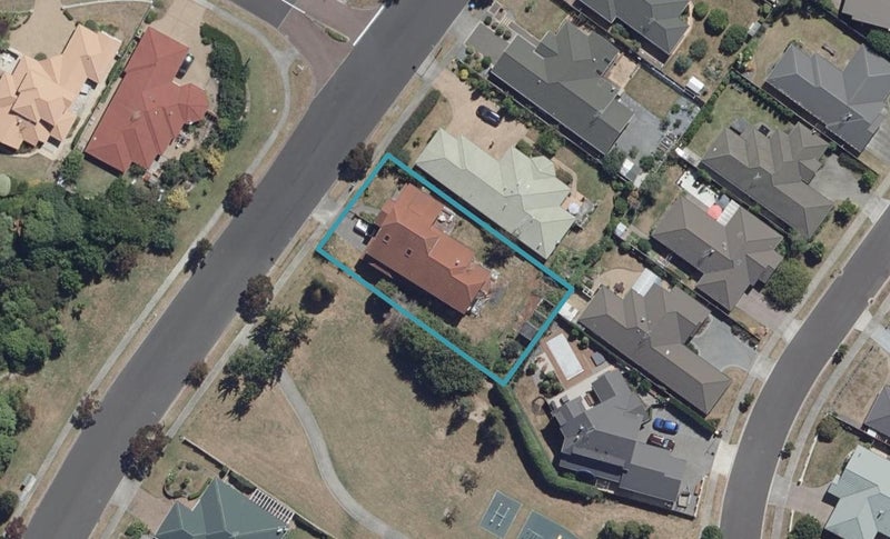 40 Huntington Drive, Huntington, Hamilton - Carousel 1