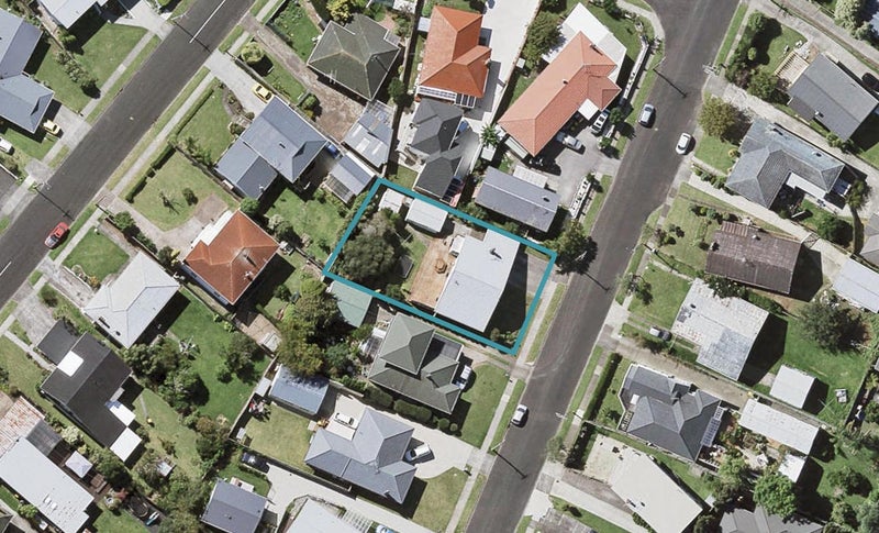 63 Tiraumea Drive, Pakuranga, Auckland - Carousel 1