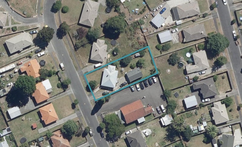 12 Ross Crescent, Fairfield, Hamilton - Carousel 1