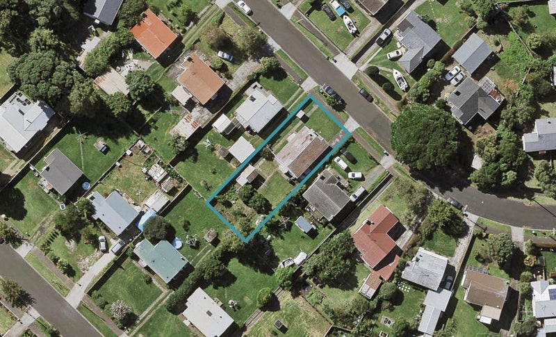 17 Taratoa Street, Point England, Auckland - Carousel 1