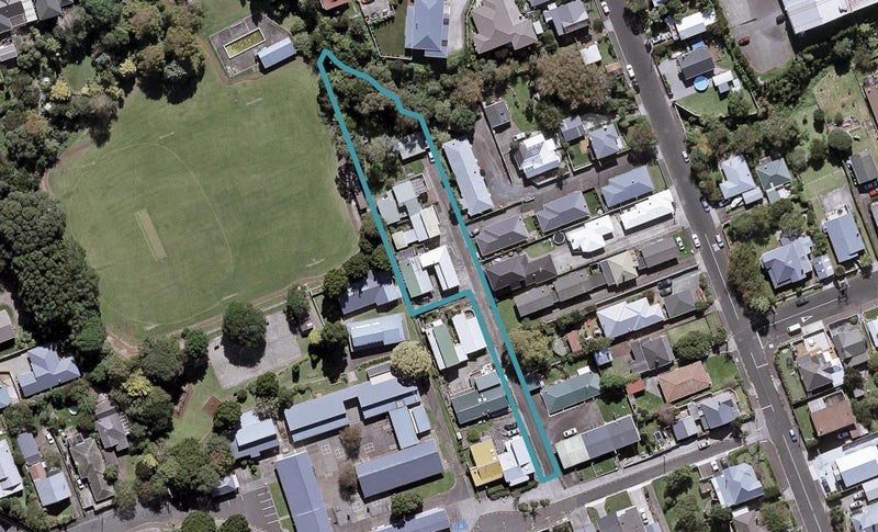 1/10 Davies Lane, New Plymouth, New Plymouth - Carousel 1