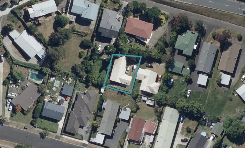 97B Lake Crescent, Hamilton Lake, Hamilton - Carousel 1
