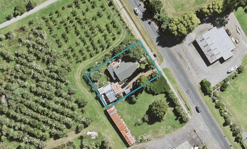 33 Shaw Road, Oratia, Auckland - Carousel 1