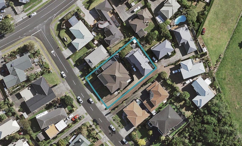 1/4 Calluna Crescent, Totara Heights, Auckland - Carousel 1