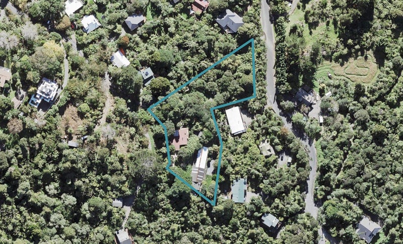 33 Raroa Terrace, Waiatarua, Auckland - Carousel 1