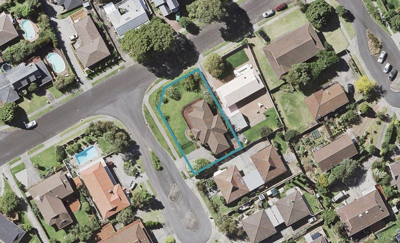 26 Dalwhinnie Parade, Highland Park, Auckland - Carousel 1