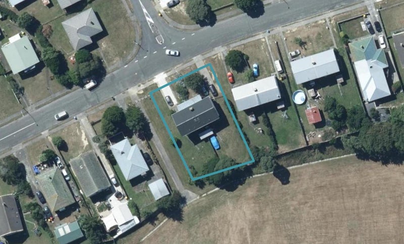 35 Niagara Street, Waitangirua, Porirua - Carousel 1