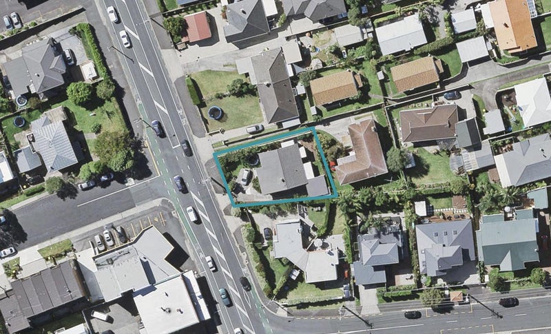 90 Lake Road, Narrow Neck, Auckland - Carousel 1