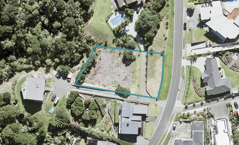 16 Beauvoir Avenue, Matakatia, Whangaparāoa - Carousel 1