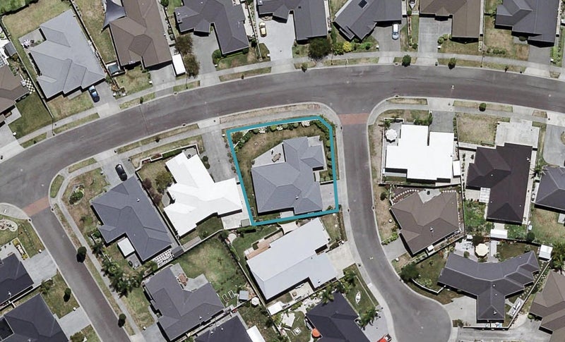 2 Somes Place, Poraiti, Napier - Carousel 1