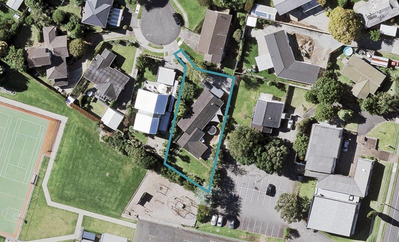 8 Yacht Place, Bucklands Beach, Auckland - Carousel 1