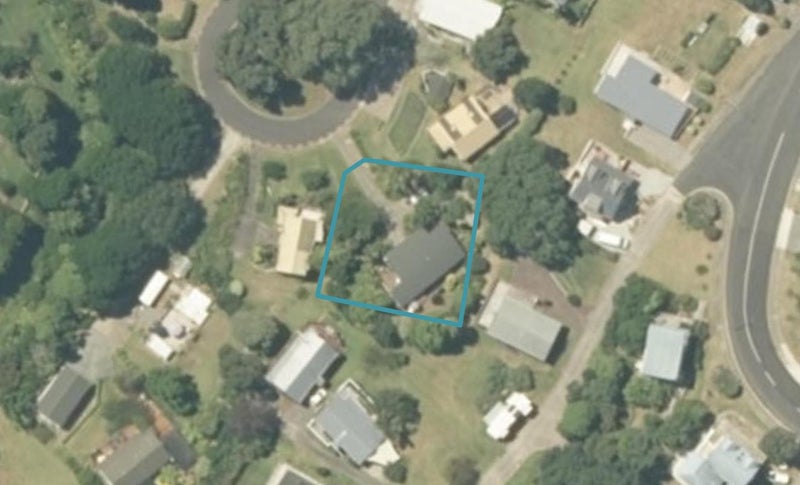 117 The Grove, Onemana, Whangamatā - Carousel 1