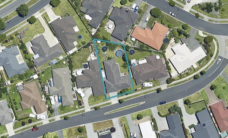 8 Teal Place, Pyes Pa, Tauranga - Carousel 1
