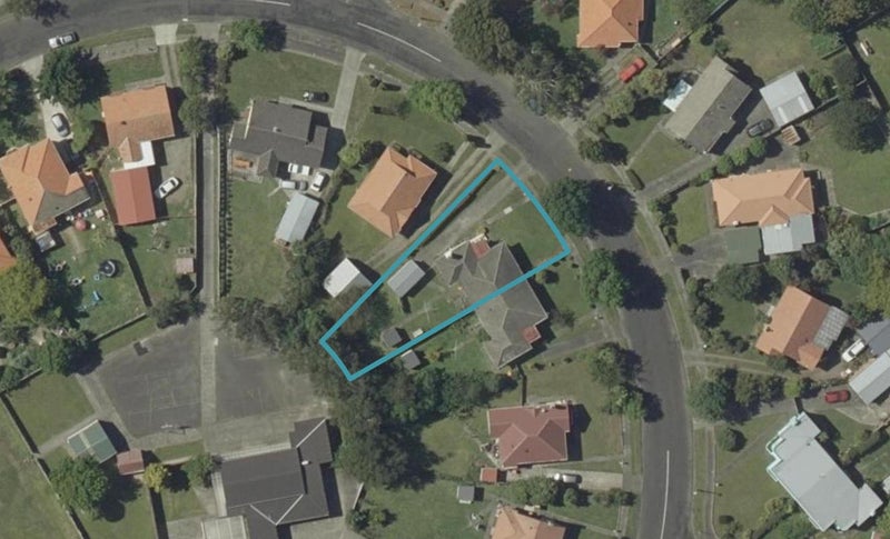 6 Savage Crescent, West End, Palmerston North - Carousel 1