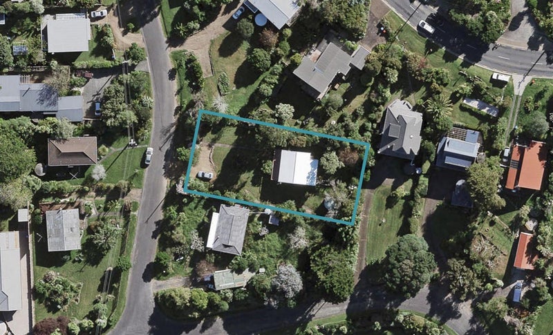 2 Puriri Road, Oneroa, Waiheke Island - Carousel 1