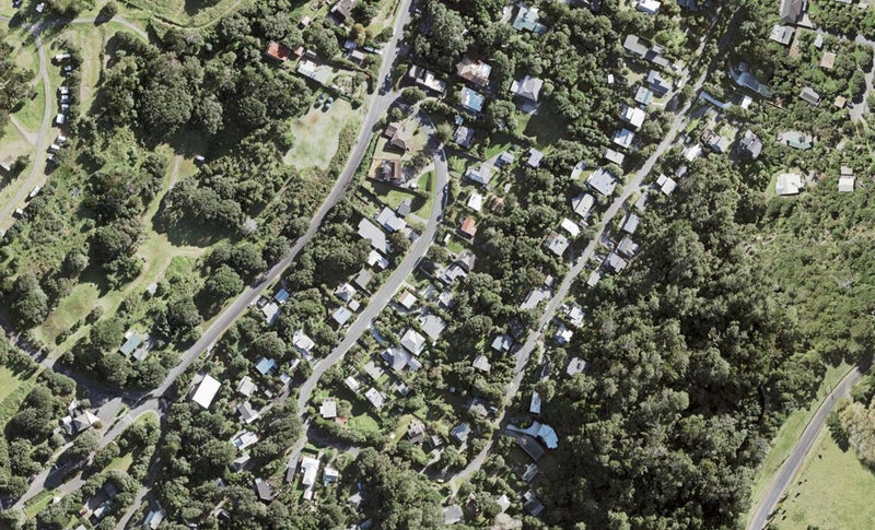 18 Domain Crescent, Muriwai, Waimauku - Carousel 1