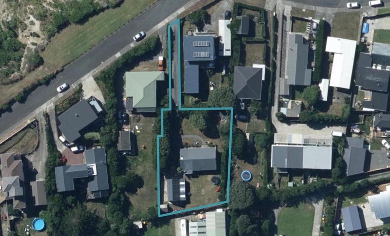 11A Terrace Road, Titahi Bay, Porirua - Carousel 1