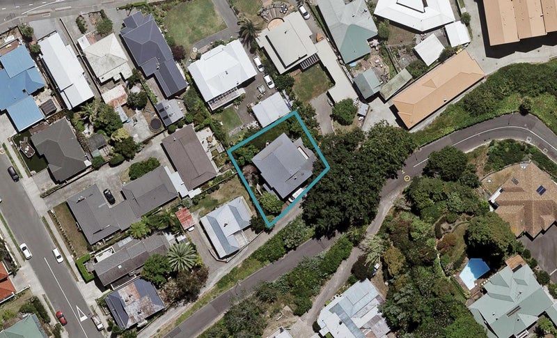 42 Seapoint Road, Bluff Hill, Napier - Carousel 1