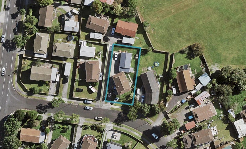 8 Bundena Place, Clendon Park, Auckland - Carousel 1