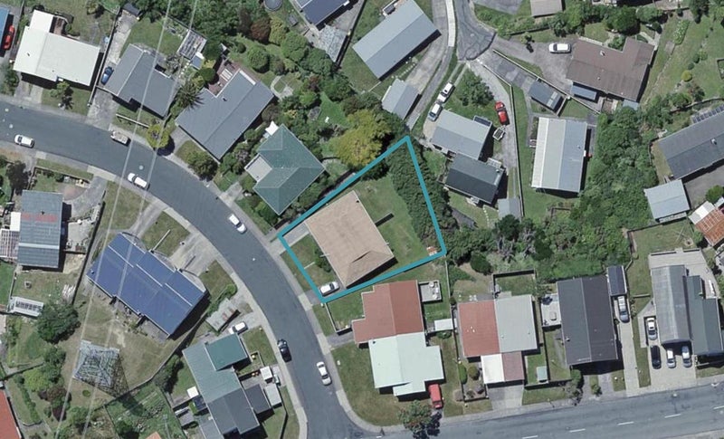 4 Colchester Crescent, Newlands, Wellington - Carousel 1