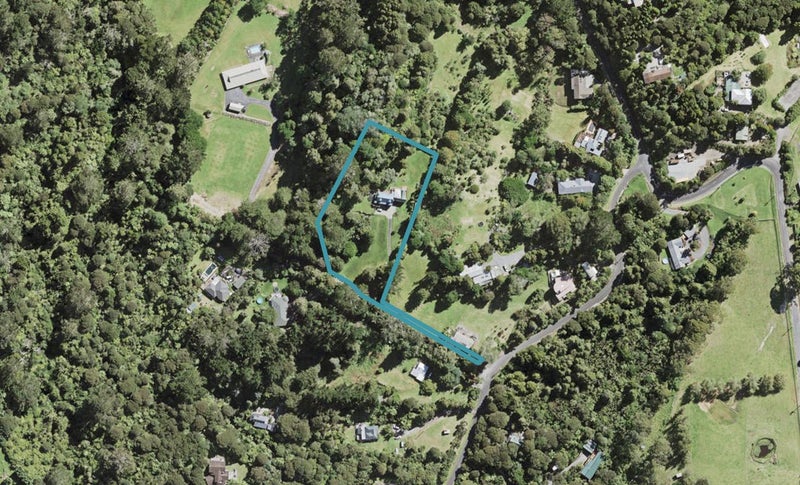 5 Cochran Road, Oratia, Auckland - Carousel 1