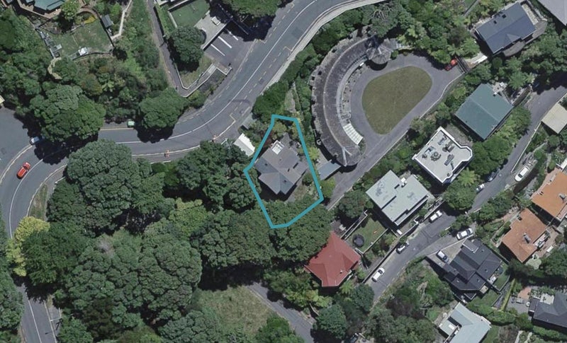 8 Goldies Brae, Thorndon, Wellington - Carousel 1