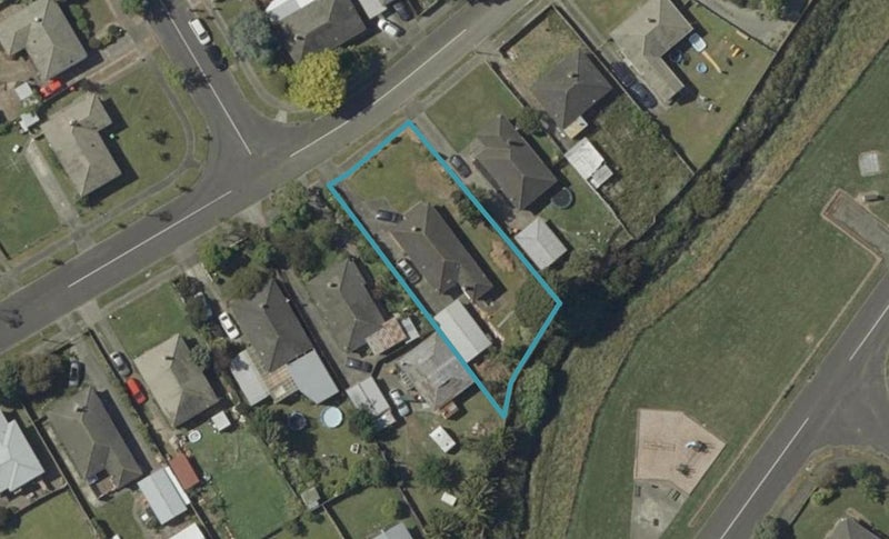 10 Montrose Place, Takaro, Palmerston North - Carousel 1