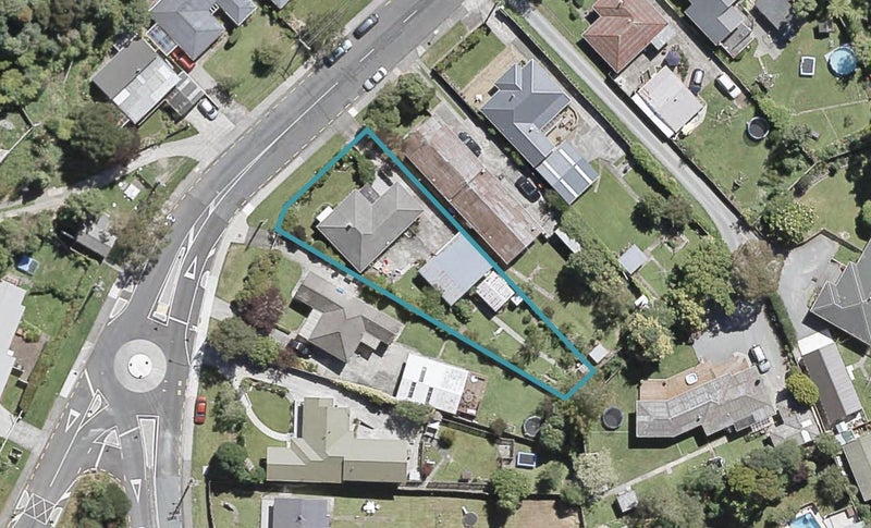 15 Pinehaven Road, Pinehaven, Upper Hutt - Carousel 1