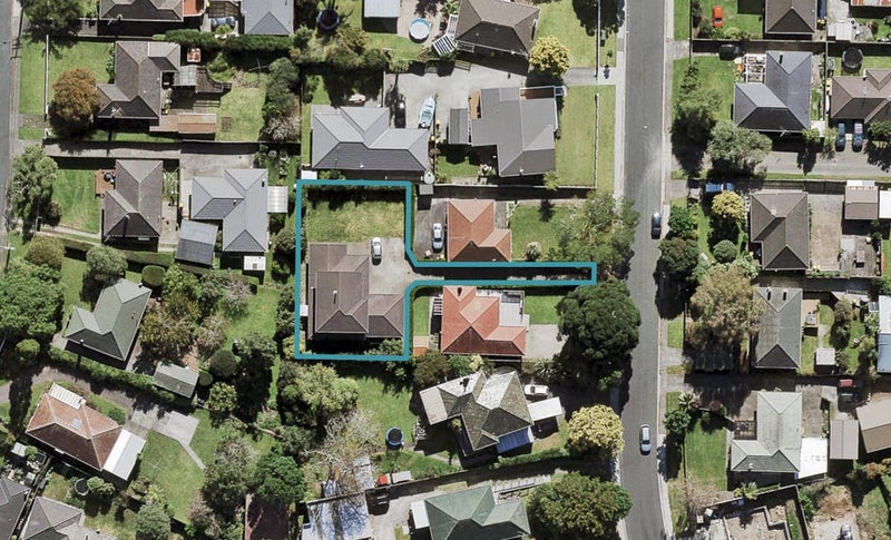 8 Kervil Avenue, Te Atatu Peninsula, Auckland - Carousel 1