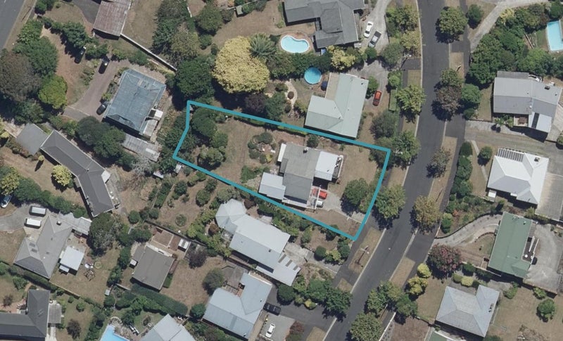 39 Acacia Crescent, Glenview, Hamilton - Carousel 1